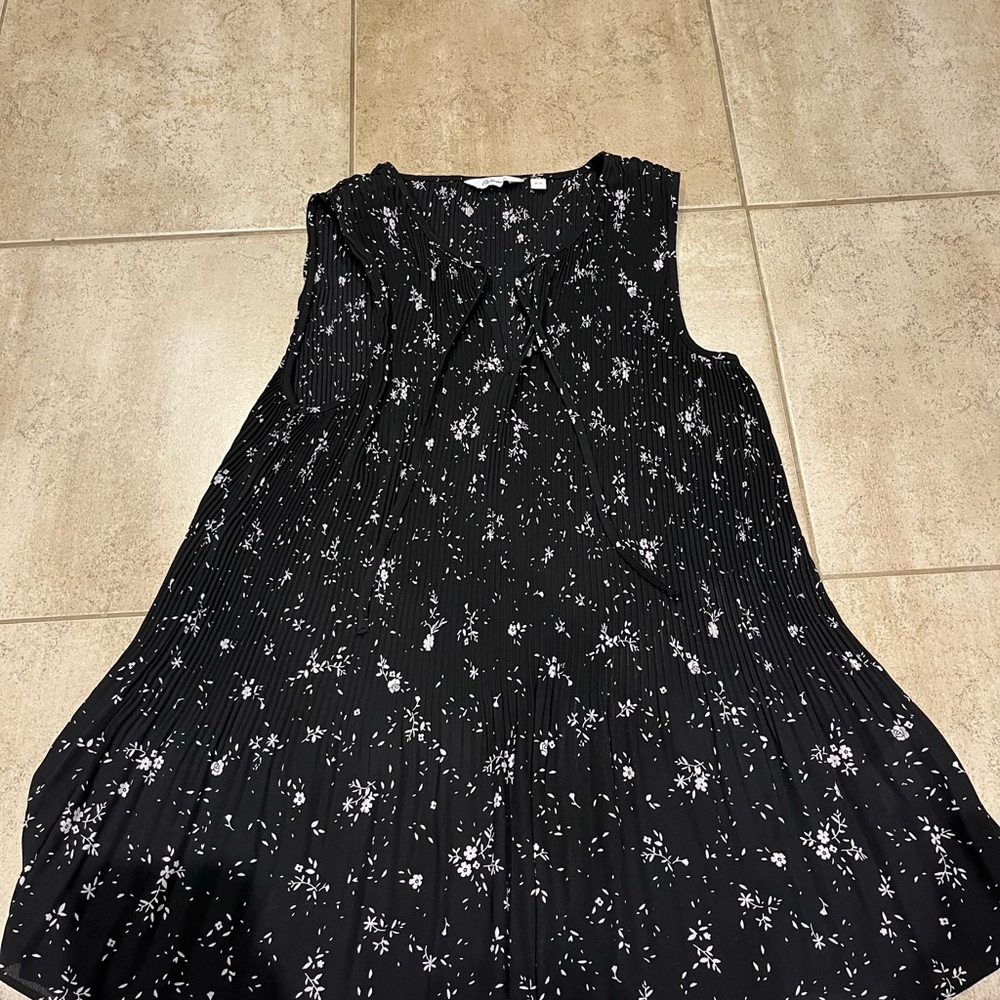 Black Sleeveless Floral top